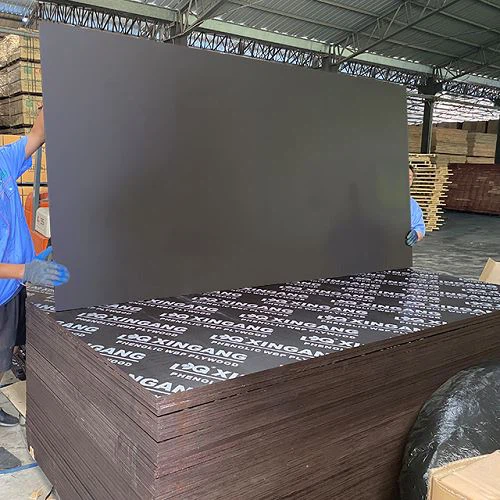 واجه فيلم الصين الصانع الخشب الرقائقي أسود / بني / أحمر جودة عالية